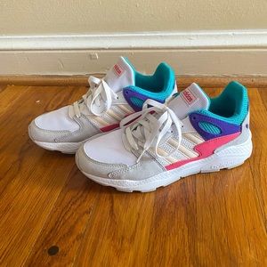 Adidas size 8.5 sneakers style EF9231